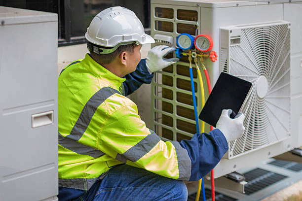 Professional Ac Installation technician working in Haubstadt, IN